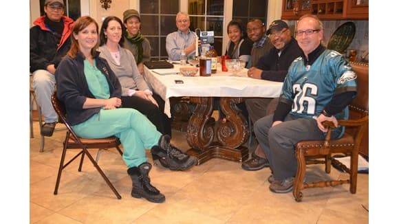 Cover image: Ron Smith započinje misiju u Ugandi