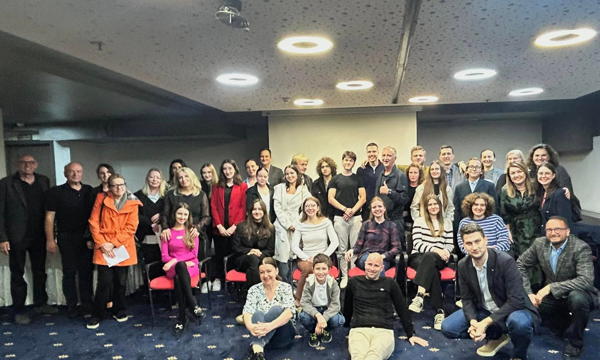 Verträge mit 15 neuen Stipendiatinnen und Stipendiaten unterzeichnet - slika 1