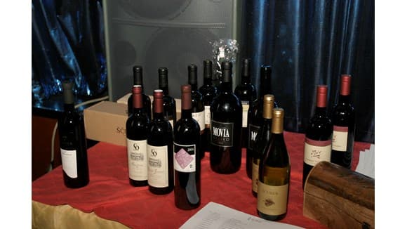 Unsere Projekte: Wohltätige Weinauktion